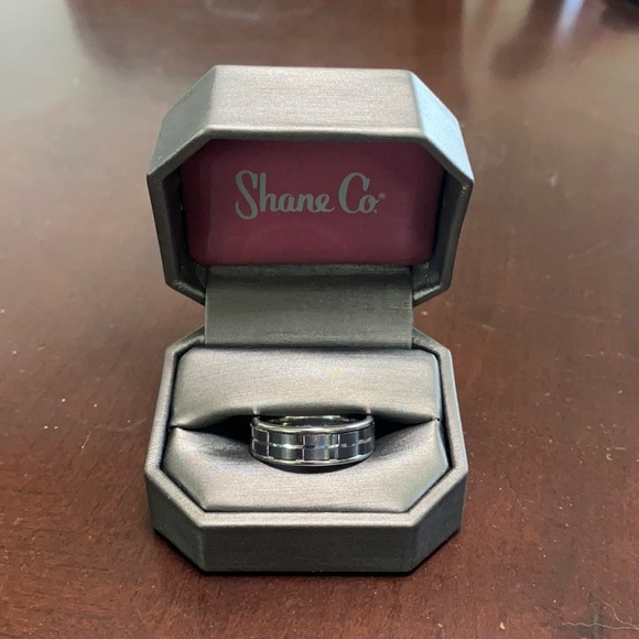 Wedding band - Picture 1 of 3